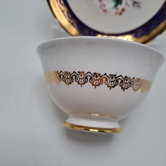 Royal Grafton Bone China Teacup Saucer Set Floral Design Gold Trim - Picture 12 of 15